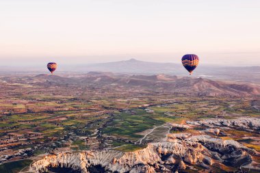 Kapadokya'nın ünlü turistik bir hava uçuş 's. Cappadocia tüm dünyada Balonlu uçuşlar için en iyi yerlerden biri olarak bilinir. Kapadokya, Türkiye.
