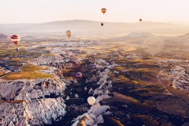 Kapadokya'nın ünlü turistik bir hava uçuş 's. Cappadocia tüm dünyada Balonlu uçuşlar için en iyi yerlerden biri olarak bilinir. Kapadokya, Türkiye.