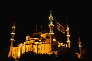 Ünlü Sultanahmet Camii Istanbul'da Sultanahmet gece denir. Türkiye.
