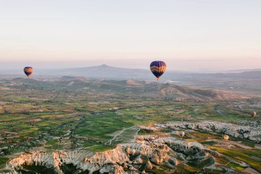 Kapadokya'nın ünlü turistik bir hava uçuş 's. Cappadocia tüm dünyada Balonlu uçuşlar için en iyi yerlerden biri olarak bilinir. Kapadokya, Türkiye.