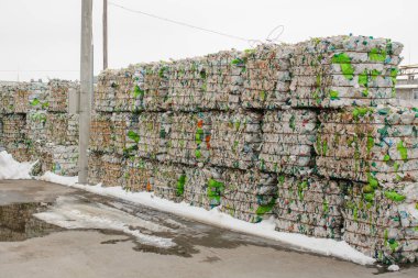 Atık işleme tesisi. Teknolojik süreç. Daha fazla atık için geri dönüşüm ve depolama. Atık ayıklama ve işleme işi.