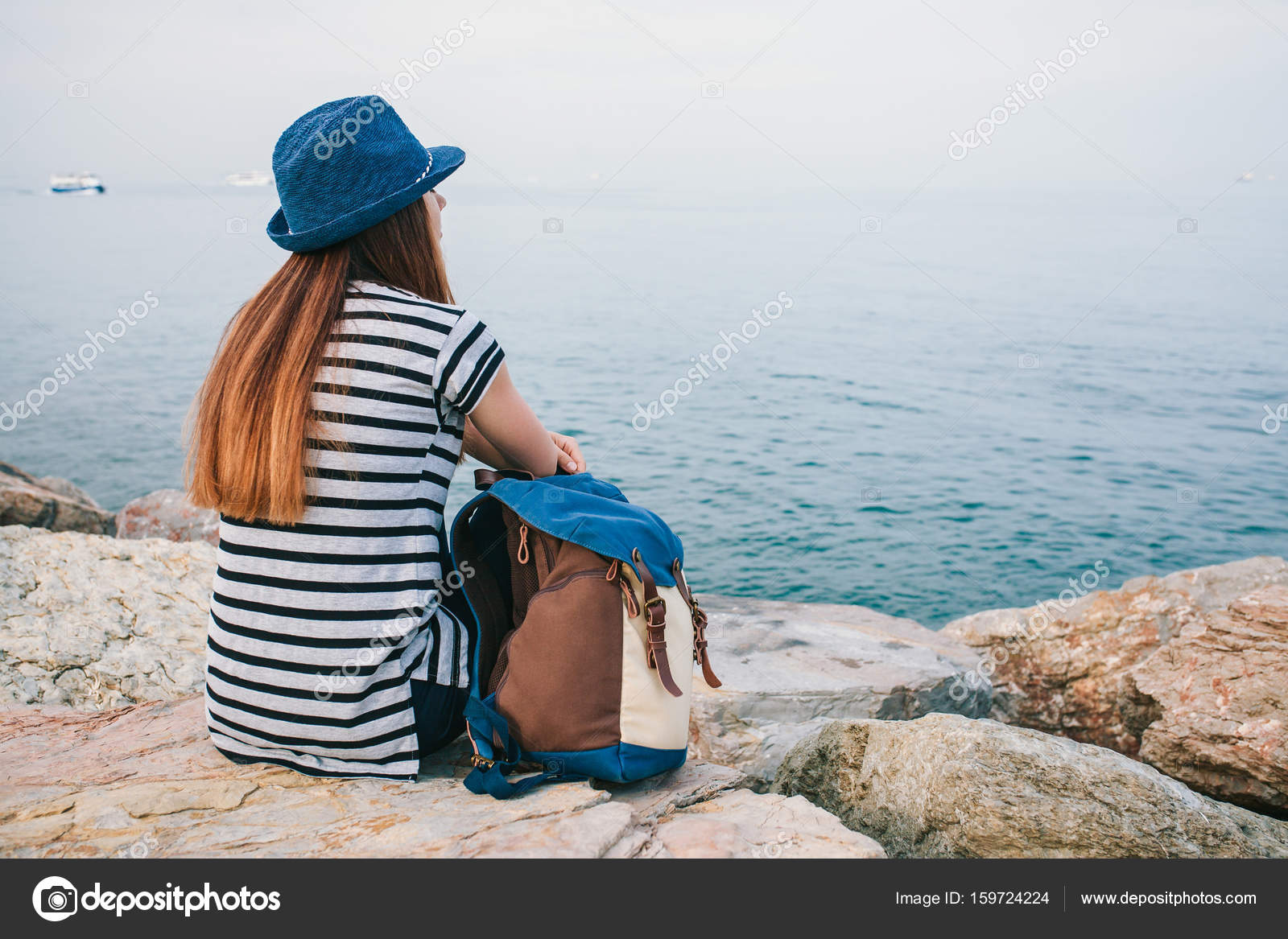 De Dos La Mer Fille Côté Sac Voyageur Un Chapeau À Dans Avec 1clFJTK