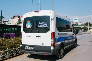 Istanbul, 11 Temmuz 2017: Aksaray alan Istanbul, Türkiye'de sokakta bir polis arabası. Kamu düzeni, güç temsilcileri, suç nüfusun korunması korunması. Yetkililer.