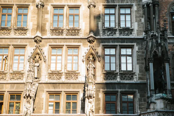 Ратушній площі Марієнплац в центрі площі Мюнхена, центрі пішохідної зони і однією з головних визначних пам'яток центру міста. Це вважається центрі Мюнхена. Стародавня споруда. — стокове фото