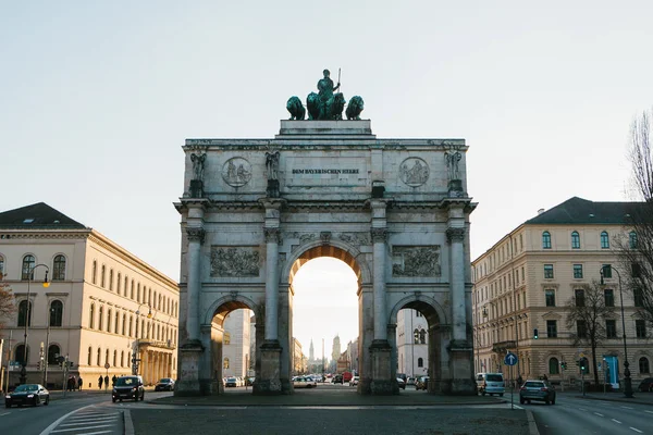 Puerta de la Victoria arco triunfal Siegestor en Munich, Alemania. Monumento mundialmente famoso . — Foto de Stock