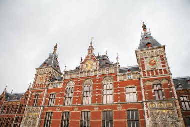 Amsterdam Centraal istasyon binası