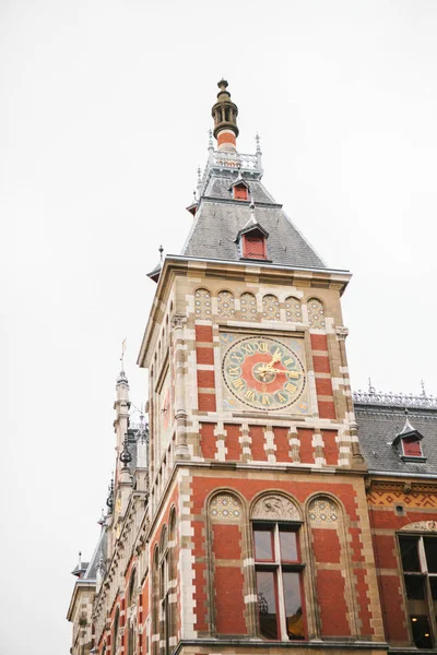 Amsterdam Centraal järnvägsstation byggnad — Stockfoto