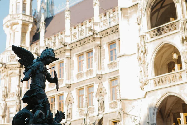 慕尼黑，2017 年 10 月 29 日： 天使战士雕像在玛利亚广场. — 图库照片