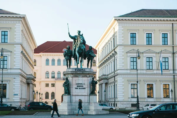München, 29 oktober 2017: monumentaal standbeeld van koning Lodewijk de eerste van Beieren — Stockfoto