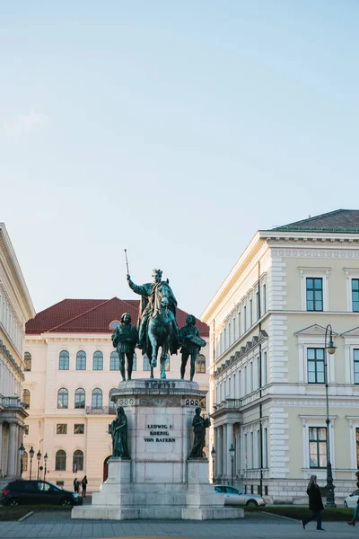 München, 29 oktober 2017: monumentaal standbeeld van koning Lodewijk de eerste van Beieren — Stockfoto