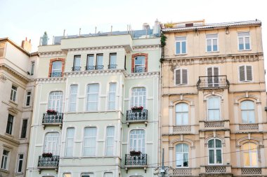 Eski şehir çok öykülü bina cephe görüntüleyin. Istanbul. Türkiye