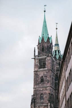 Dış Nürnberg Almanya, Aziz Sebald Kilisesi parçası. Bir şehir manzaraları.