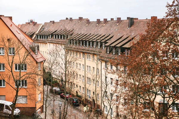 Vista panorâmica da cidade com edifícios residenciais em Nuremberg, Alemanha . — Fotografia de Stock