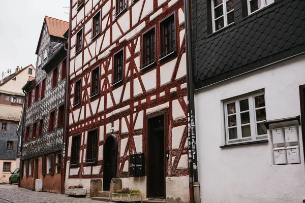 Maisons traditionnelles de style allemand dans la ville de Furth en Bavière. Architecture allemande des maisons . — Photo
