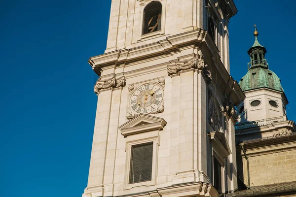 Salzburg Katedrali, şehrin en önemli ve güzel manzaraları'nın bir parçası. Bina cephe Barok mimari tarzında yapılmış. Avusturya