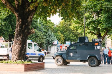 Istanbul, 15 Haziran 2017: Askeri araç ve polis araba Istanbul'da Sultanahmet Meydanı'nda. Güvenlik tedbirlerinin yüksek turizm sezonunda güçlendirilmesi.