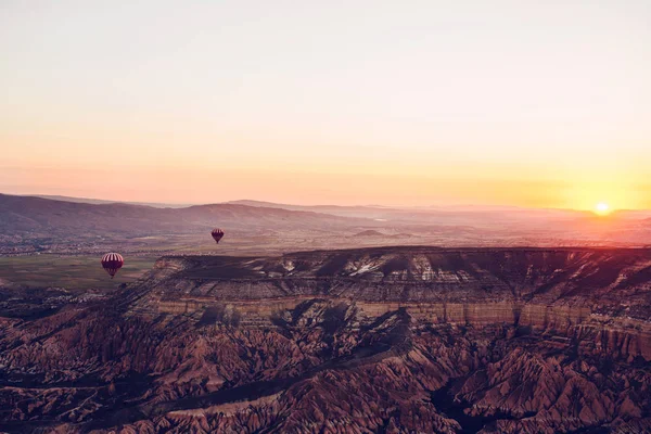 Kapadokya'nın ünlü turistik bir hava uçuş 's. Cappadocia tüm dünyada Balonlu uçuşlar için en iyi yerlerden biri olarak bilinir. Kapadokya, Türkiye.