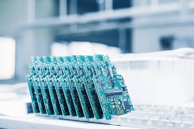 Bilgisayar panoları. Bilgisayar teknolojileri. Yedek parçalar. Bilgisayar parçaları üretim tesisi.