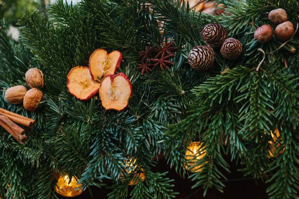 Fondo de Navidad. Celebración del concepto de Navidad. Abeto de Navidad con decoraciones — Foto de Stock