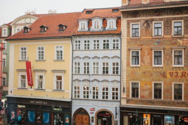 Prag, 13 Aralık 2016: Yer alan kare binalar denilen küçük kare yanındaki eski şehir Meydanı.