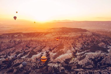 Kapadokya'nın ünlü turistik bir hava uçuş 's. Cappadocia tüm dünyada Balonlu uçuşlar için en iyi yerlerden biri olarak bilinir. Kapadokya, Türkiye.