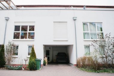 Almanya'da araçlık otopark ile güzel modern ev.