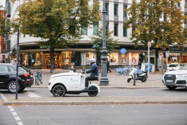 Berlin, 2 Ekim 2017: Eko Dostu Ulaştırma kentsel kargo Almanya posta teslim