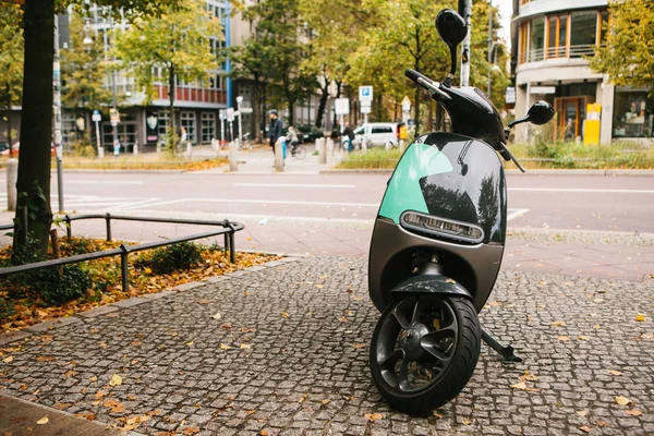 A popular vehicle in the city is called an electric scooter. In the background a street in Berlin. — Stock Photo, Image