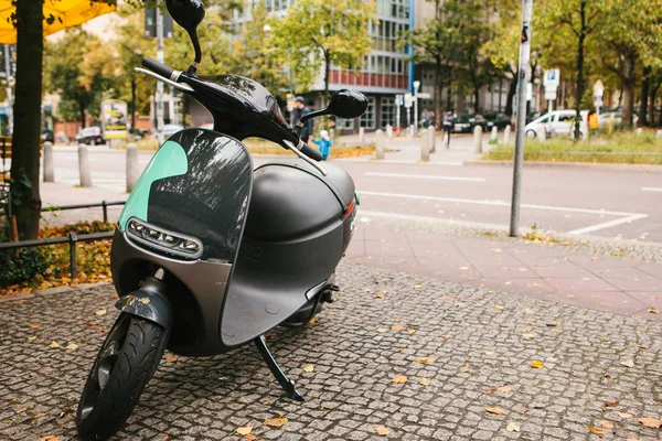A popular vehicle in the city is called an electric scooter. In the background a street in Berlin. — Stock Photo, Image