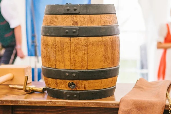 Geleneksel Alman Bira Festivali Oktoberfest kutlamaları. Bira varil onun kırılma geleneksel tatil başlangıç olarak önce bir tatil semboldür.