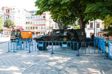 Istanbul, 15 Haziran 2017: Istanbul'da Sultanahmet Meydanı'nda askeri araç. Güvenlik tedbirlerinin yüksek turizm sezonunda güçlendirilmesi. Suça karşı nüfusun korunması.