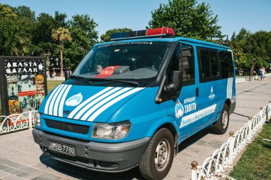 Istanbul, 11 Temmuz 2017: Şehir sokakta bir polis arabası. Kamu düzeni, güç temsilcileri, suç nüfusun korunması korunması. Yetkililer.