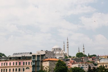 Dünyaca ünlü Sultanahmet Camii Istanbul'da Sultanahmet denir. Çeşitli binalar. Boğaz manzarası. Türkiye.