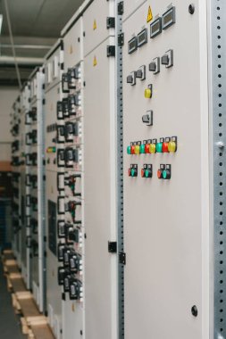 Alçak voltajlı dolapları imalatı. Elektrik enerjisi sektöründe modern akıllı teknolojiler. Elektrik enerjisi sektöründe kullanımı.