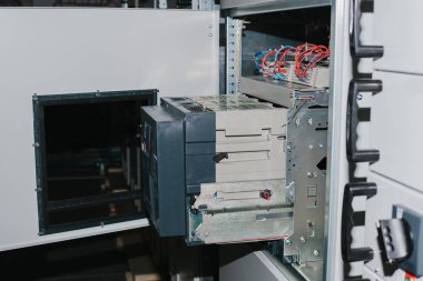 Alçak voltajlı dolapları imalatı. Elektrik enerjisi sektöründe modern akıllı teknolojiler. Elektrik enerjisi sektöründe kullanımı.