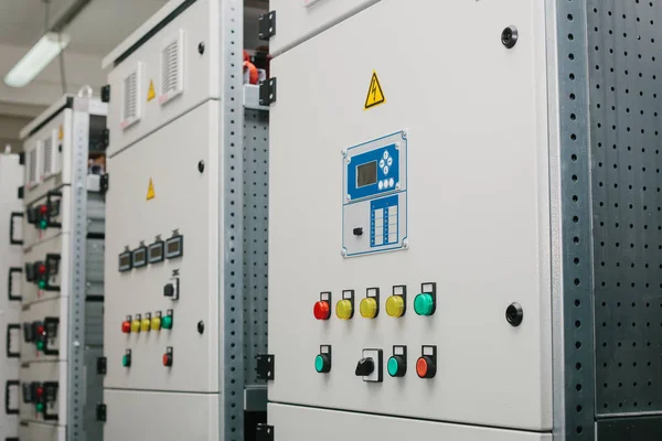 Alçak voltajlı dolapları imalatı. Elektrik enerjisi sektöründe modern akıllı teknolojiler. Elektrik enerjisi sektöründe kullanımı.