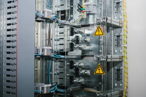 Alçak voltajlı kabine. Elektrik enerjisi sektöründe modern akıllı teknolojiler. Elektrik enerjisi sektöründe kullanımı.
