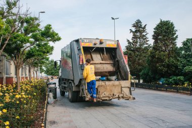 Istanbul, 14 Haziran 2017: Çöp toplama kentin Asya sokakta.