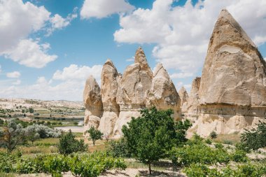 Hills Kapadokya'nın güzel manzarasına. Bir Türkiye manzaraları. Turizm, seyahat, güzel manzaralar, doğa.