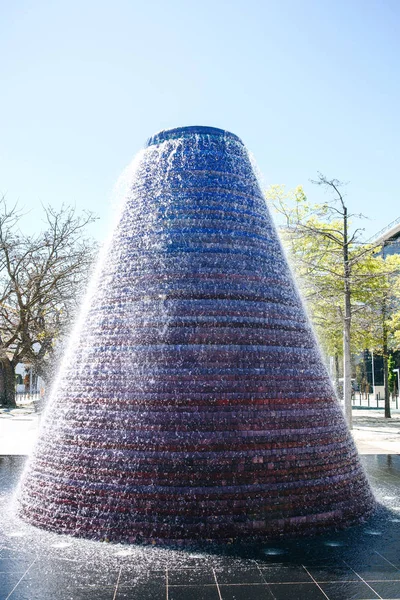 Fuente de piedras en forma de cono — Foto de Stock