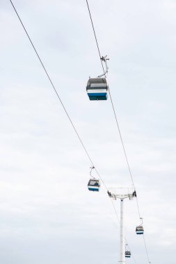 füniküler veya teleferik ve Körfez veya nehir veya kanal Lizbon Portekiz üzerinden toplu taşıma.