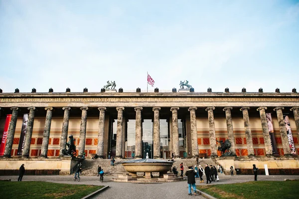 Berlim, Alemanha 15 de fevereiro de 2018: Old Museum or Altes Museum. Museu de arte em Berlim na ilha do Museu estilo arquitetônico neoclássico . — Fotografia de Stock