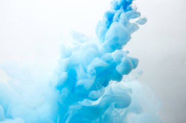 Suda soyut mavi mürekkep