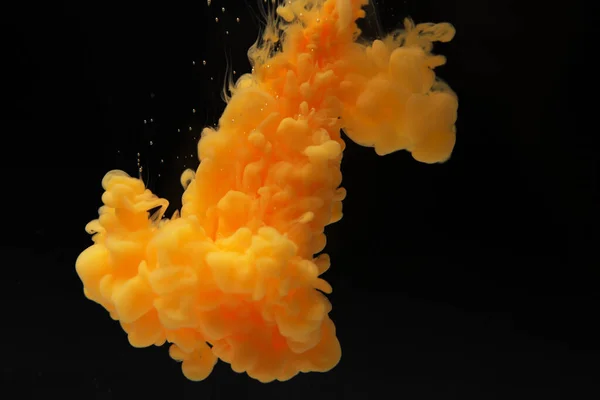 Tinta naranja abstracta en agua — Foto de Stock