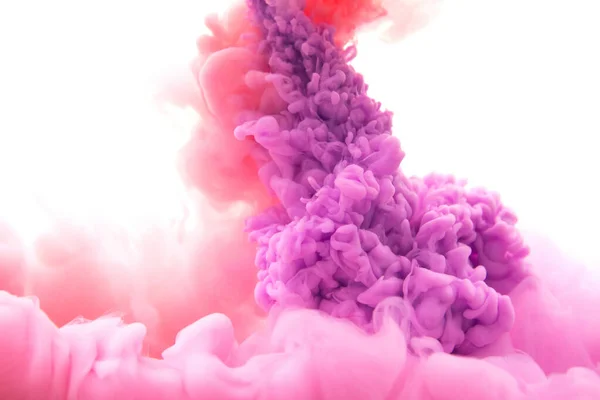 水に赤と紫のインクの混合物 — ストック写真