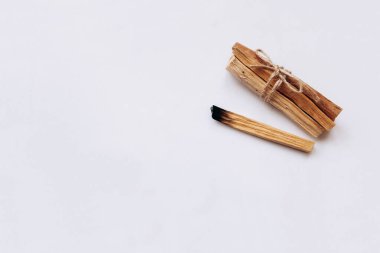 Palo Santo yapışır
