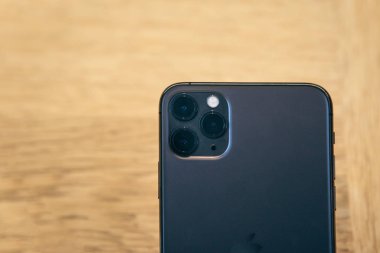 Türkiye, İstanbul, 17 Aralık 2019: Modern yeni iPhone 11 'in üç kamerasına en fazla 17 Aralık 2019 tarihinde yakından bakmak