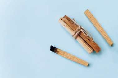 Palo Santo yapışır