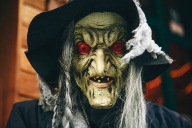 Cadı mankeni, figür ya da maske