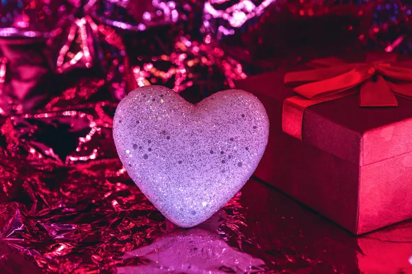 Heart and box with a gift — Stock Photo, Image